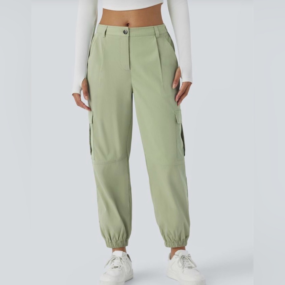 NWT Halara Mid Rise Button Zipper Multiple Pockets Casual Cargo Joggers. Large